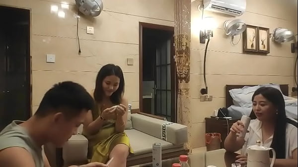 Some với 2 con đĩ trung quốc xinh đẹp ngon chim