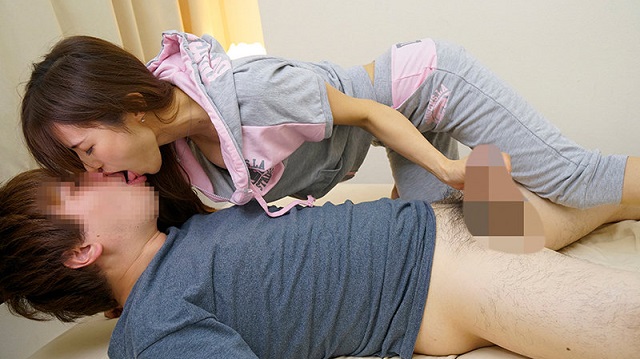 Con trai số hưởng và bà mẹ dâm đãng nứng lồn